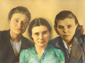 Нинель, Алевтина, Ида (слева направо), 1955 год
